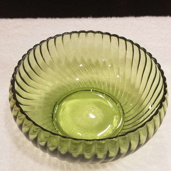 Anchor Hocking Other - Anchor Hocking Vintage Emerald Green Glass Bowl. Mid Century Modern